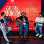 Simpsons previram flagra da câmera do beijo em show do Coldplay?